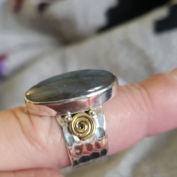 Beautiful Labradorite Ring - Picture 1 of 2